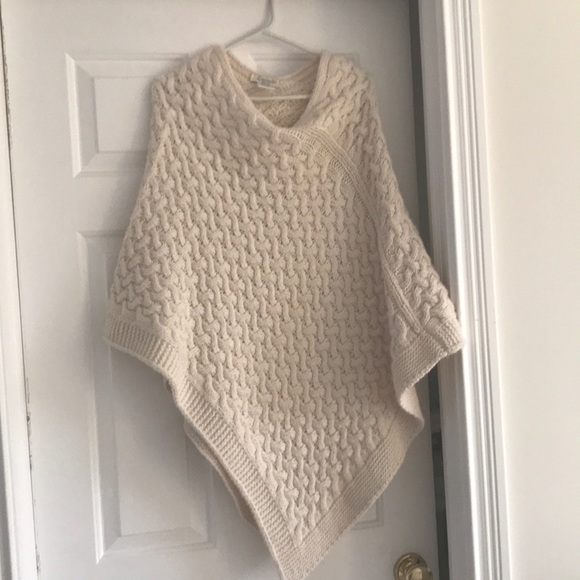 Cocogio Sweaters - BRAND NEW ! Cocogio handmade Italian cream poncho